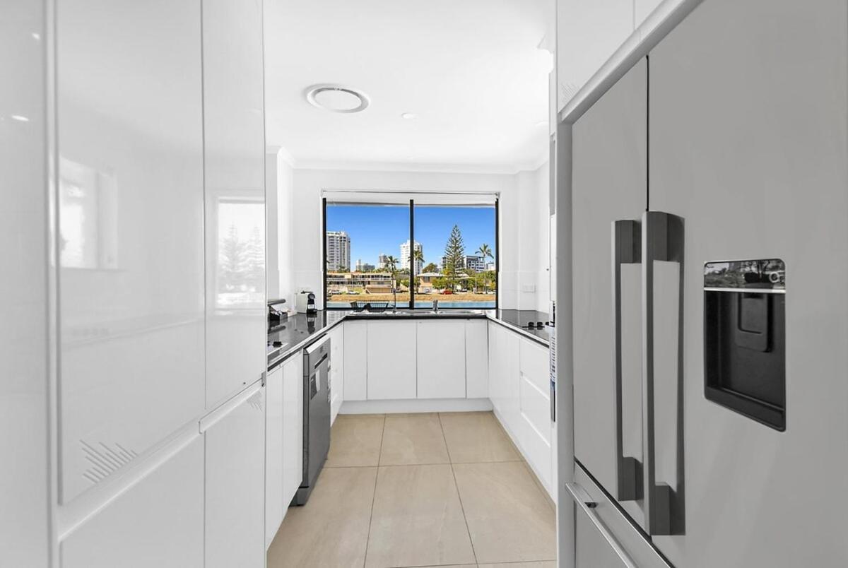 Riverside 3 Bedroom Sunny House In Surfers Paradise Holiday home *