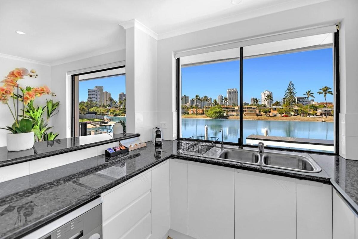 Riverside 3 Bedroom Sunny House In Surfers Paradise *