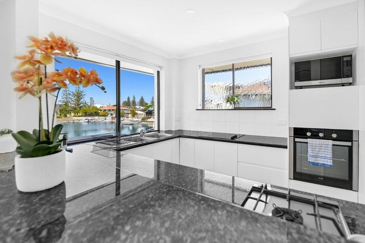 Riverside 3 Bedroom Sunny House In Surfers Paradise